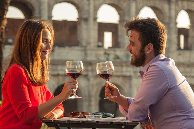 Il sole porta i romani al ristorante Locali pieni nella Capitale e sul litorale