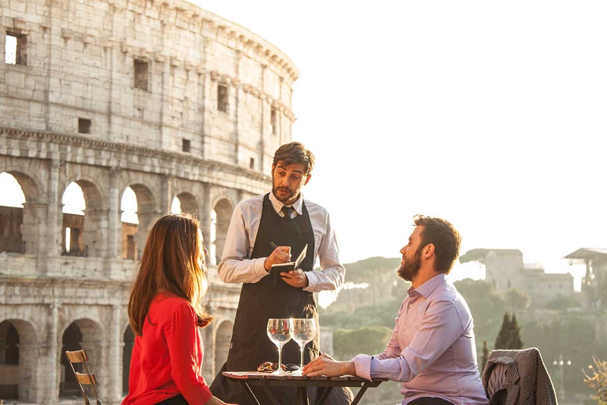 I ristoranti della Capitale fanno i primi bilanci post-riapertura Pochi turisti, nuove abitudini e green pass: ristoranti romani alla prova dell'estate