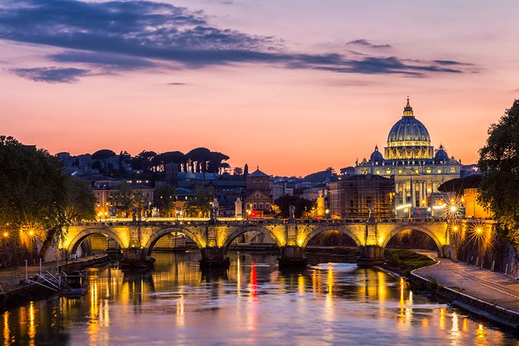 Gusto, panorama, romanticismo
Le serate d’agosto sui tetti di Roma