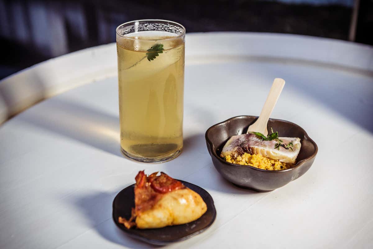 Tre cocktail a base di whisky torbato scozzese sposano lo street food siciliano