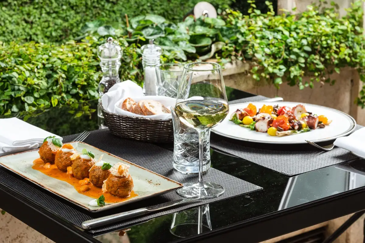 Hotel Hassler Roma al tramonto, con i miglior drink e gli aperitivi pi&ugrave; gustosi