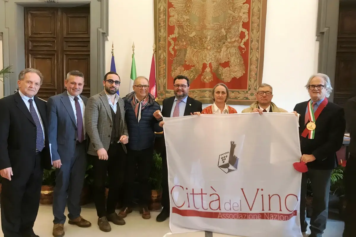 La cerimonia in Campidoglio Roma citt&agrave; del vino: la Capitale nel circuito dei Comuni enoturistici