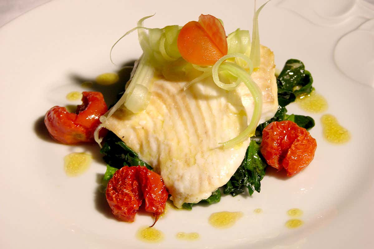 Rombo con pomodorini glassati Rombo, al vapore o alla griglia le cotture migliori per esaltarlo