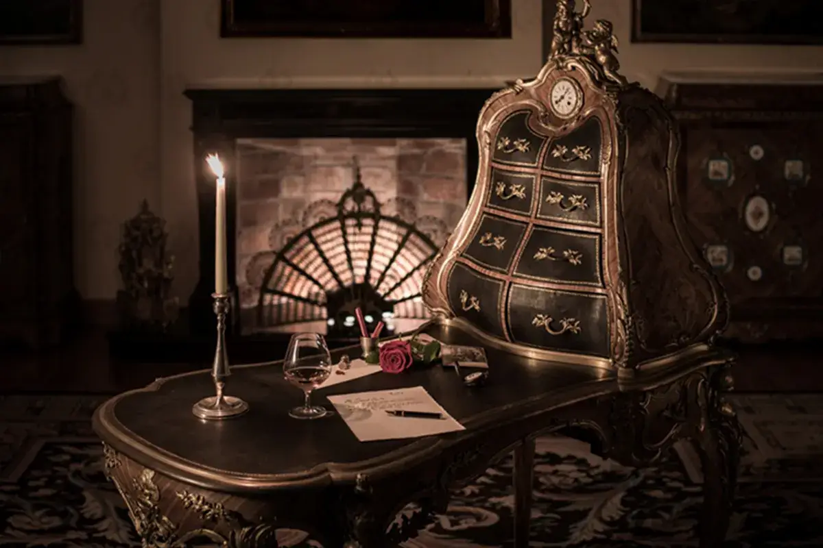 La scrivania napoleonica Rome Cavalieri omaggia Napoleone con un cocktail di Angelo Severini