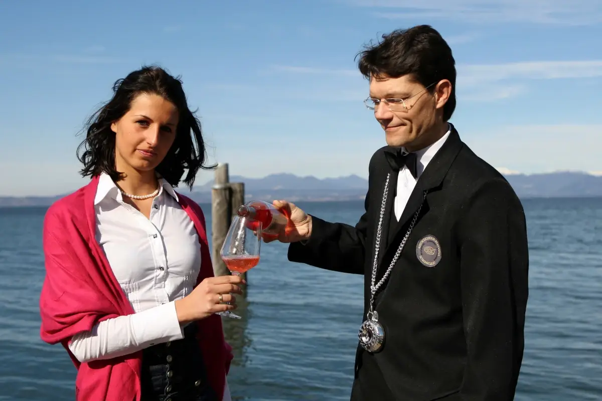 Rosa, rosati, ros&eacute;: sul lago d'Iseo un concorso enologico nazionale