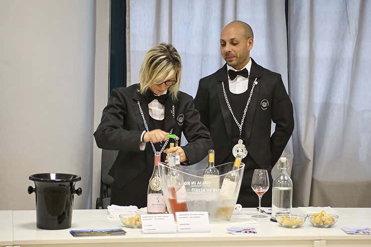 (Tra rosé in crescita e donne in prima linea i vini del Garda sono sempre più in rosa) (Tra rosé in crescita e donne in prima linea i vini del Garda sono sempre più in rosa)