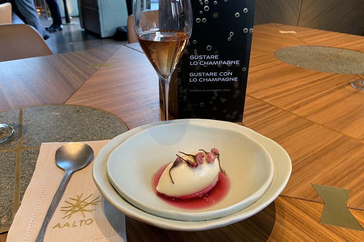 Champagne Joseph Perrier Brut Rosé 2010 con il dolce vegano Degustare lo Champagne attraverso i sensi