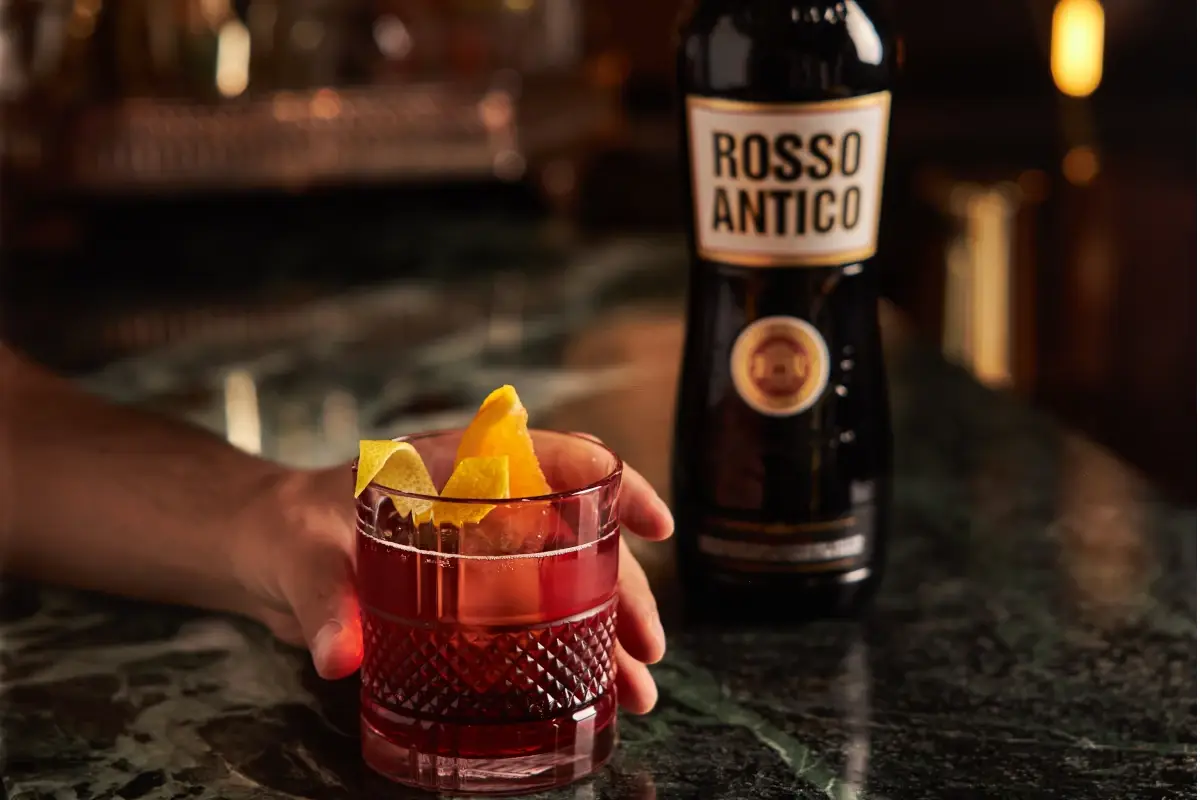 Buon compleanno al vermouth Rosso Antico: compie 60 anni