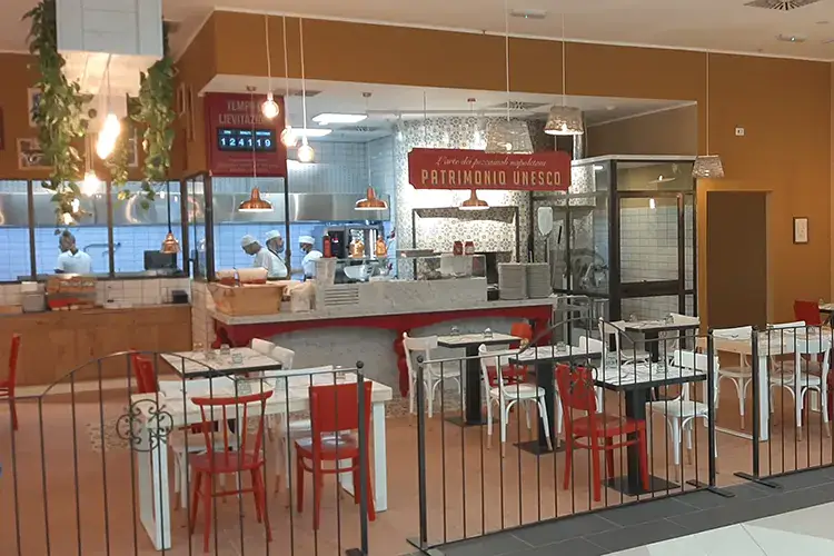 Lo store Rossopomodoro al centro commerciale Le Due Torri di Stezzano (Bg) Rossopomodoro apre in franchising al centro commerciale Le Due Torri di Stezzano