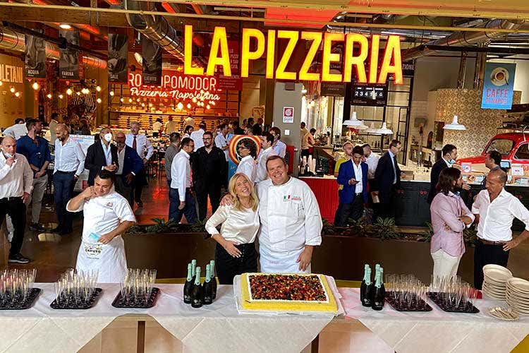 La festa Rossopomodoro a Fico Eataly World Eataly e Rossopomodoro, rinnovata la partnership per lo sviluppo negli Usa