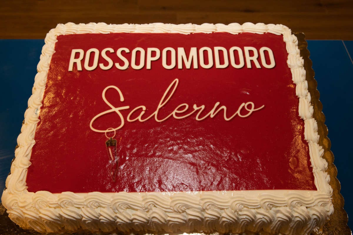 Rossopomodoro arriva a Salerno in Piazza della Libertà