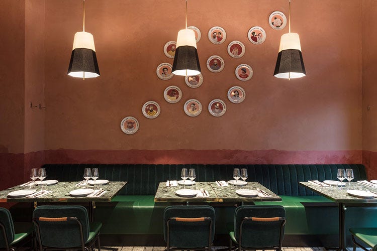 La sala del ristorante Røst di Milano (Røst dedica una settimana al padre italiano del baccalà)