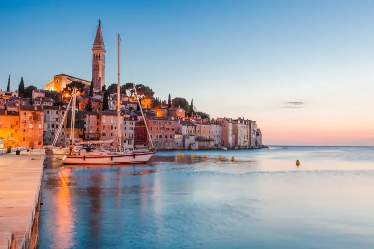 Rovigno al tramonto. Foto ET Istria Istria, Adriatico da scoprire con la testa sott’acqua