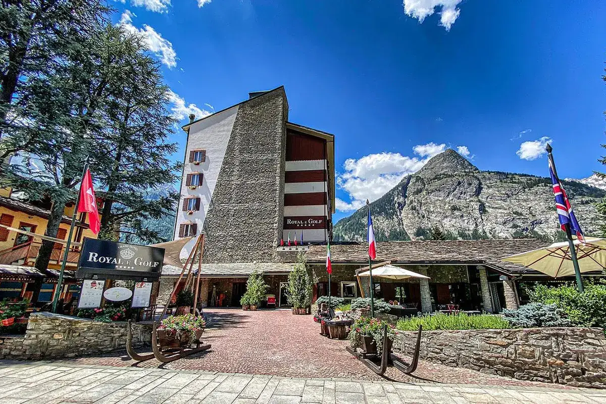 Grand Hotel Royal e Golf Grand Hotel Royal e Golf, dove la stella di Griffa illumina Courmayeur