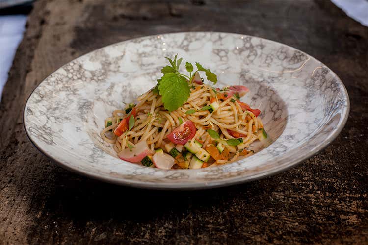 Royale a fianco della ristorazione con le migliori porcellane made in Italy