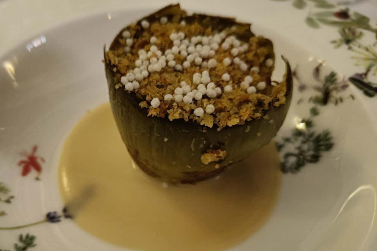 Carciofo ripieno alla brace, crema di cannellini al miso bianco