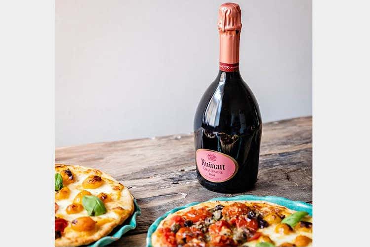 Ruinart Ros&eacute; in abbinamento alla pizza - Zero plastica, 100% riciclabile Il nuovo packaging di Ruinart