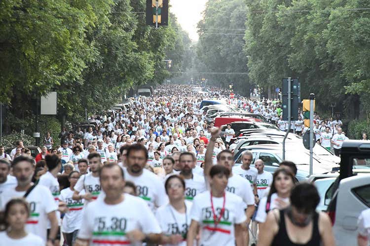 (Alla Run 5.30 tutta l’energia del Caffè Cagliari) (Alla Run 5.30 tutta l’energia del Caffè Cagliari)