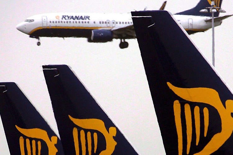 La low cost irlandese torna in volo a luglio - Ryanair torna a volare il 1° luglio  Ma in Gb ancora 627 morti in 24 ore