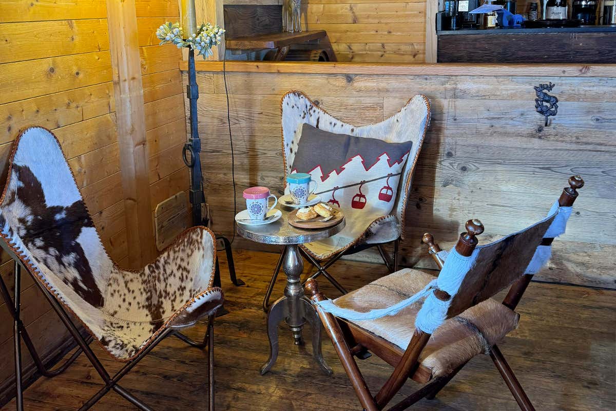 Uno dei tavoli per una breve sosta al ristorante Punto d'Incontro