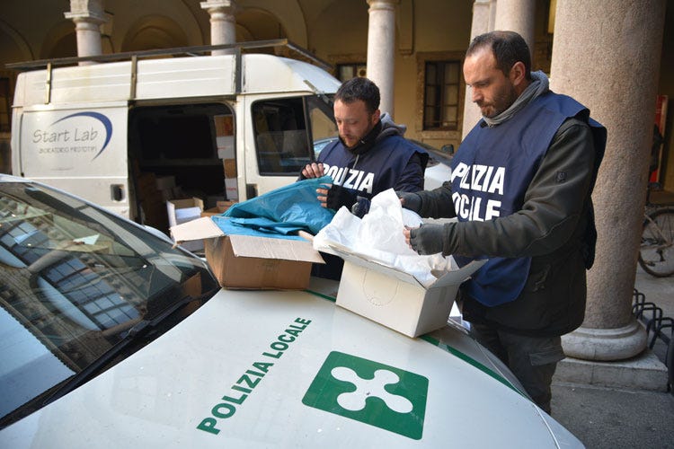 Sequestrati a Milano 8,7 milioni di sacchetti di plastica - Milano, guerra aperta alla plastica Sequestrati 8,7 milioni di sacchetti