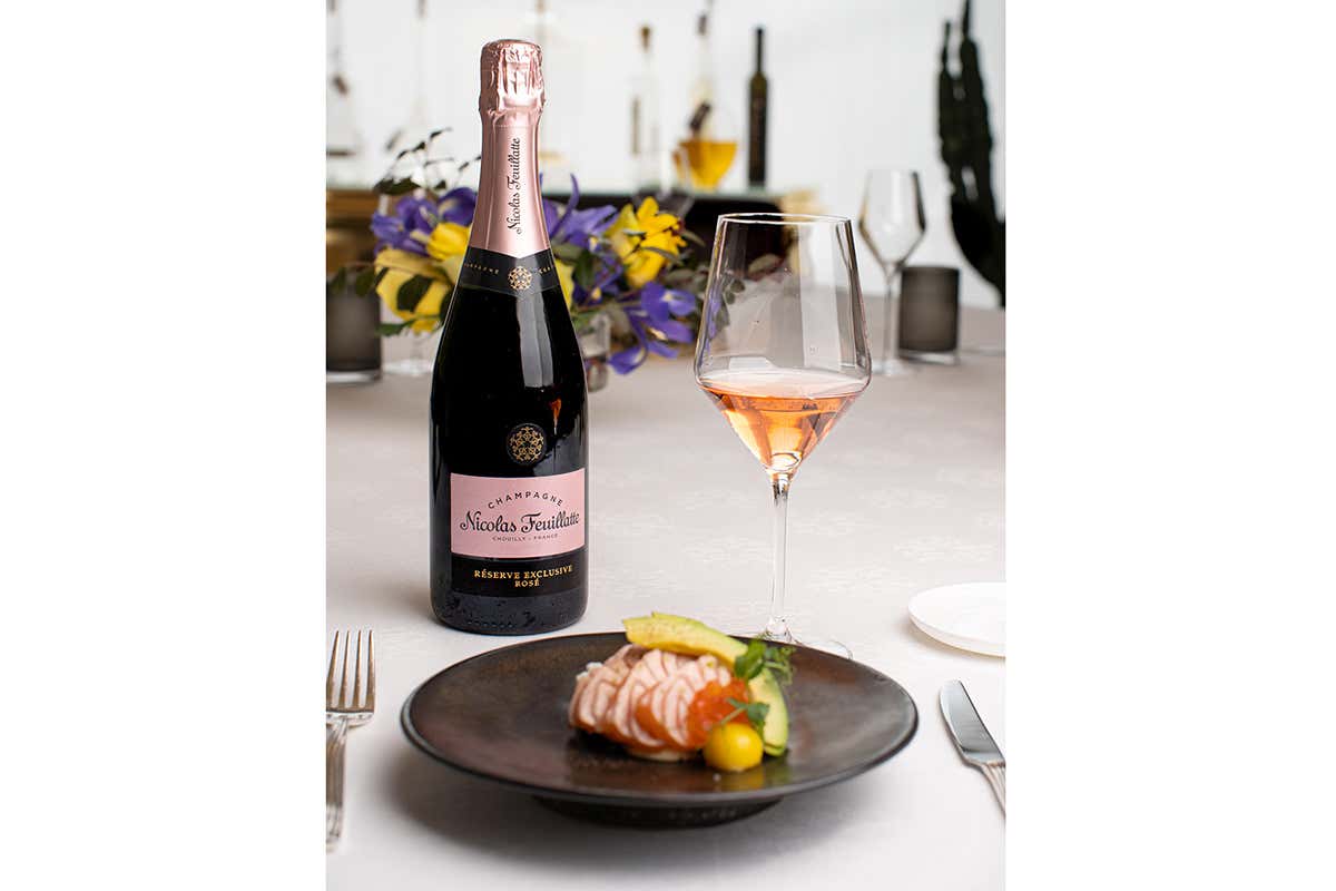 Salmone br&ucirc;l&eacute; alla mimosa con R&eacute;serve Exclusive Ros&eacute; Claudio Sadler abbraccia il progetto Nicolas Feuillatte