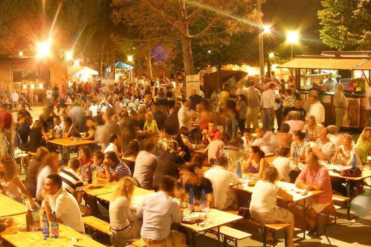 I locali chiedono uno stop delle sagre fino a fine anno - Sagre ed eventi, i locali di Padova chiedono lo stop per tutto il 2020