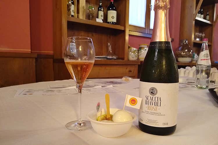 L'abbinamento azzardato ma riuscito - Sagrantino e Bufala Campana Dop L’abbinamento che piace e stupisce L'abbinamento azzardato ma riuscito - Sagrantino e Bufala Campana Dop L’abbinamento che piace e stupisce