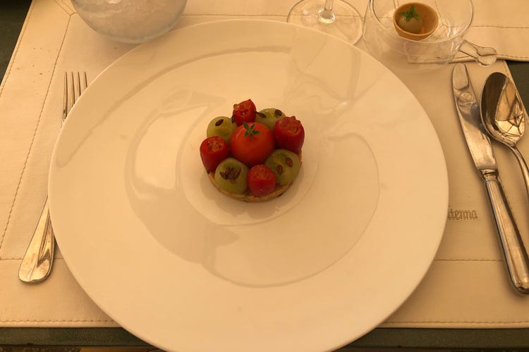 Panzanella Toscana nascosta nell’insalata greca (Con Sakalis in cucina, la Greciaentra al Castello di Spaltenna)