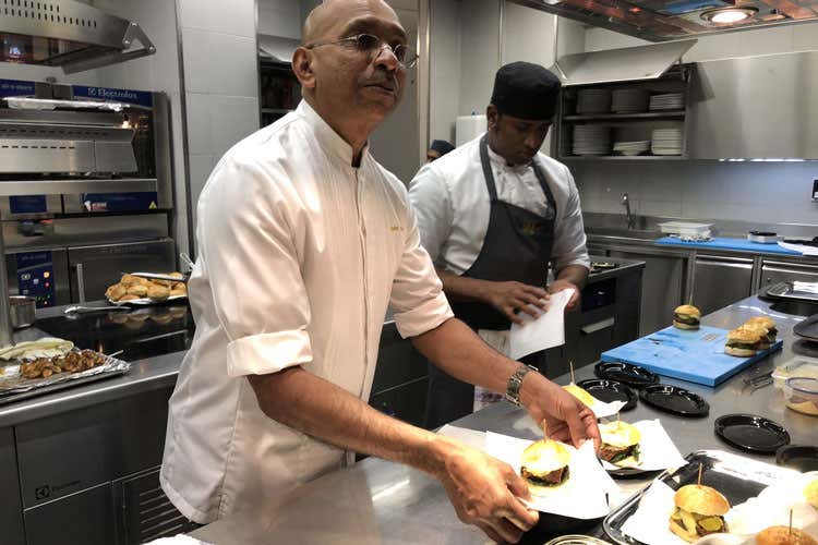 (Il sake Dassai al Wicky’s Wicuisine Ospite d’onore, il patron Hiroshi Sakurai)