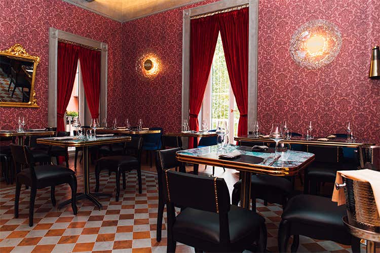 Al locale di Giuseppe si accede dal ristorante di famiglia, A figlia d&rsquo;&ograve; marenaro - Innovative a La Figlia D'&ograve; Marenaro Cucina di mare che guarda avanti