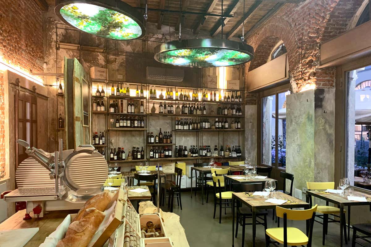 La sala dell'Osteria Fiaschetto Senso dell’accoglienza cucina di pensiero conto intelligente: i tre assi dell’Osteria Fiaschetto La sala dell'Osteria Fiaschetto Senso dell’accoglienza cucina di pensiero conto intelligente: i tre assi dell’Osteria Fiaschetto