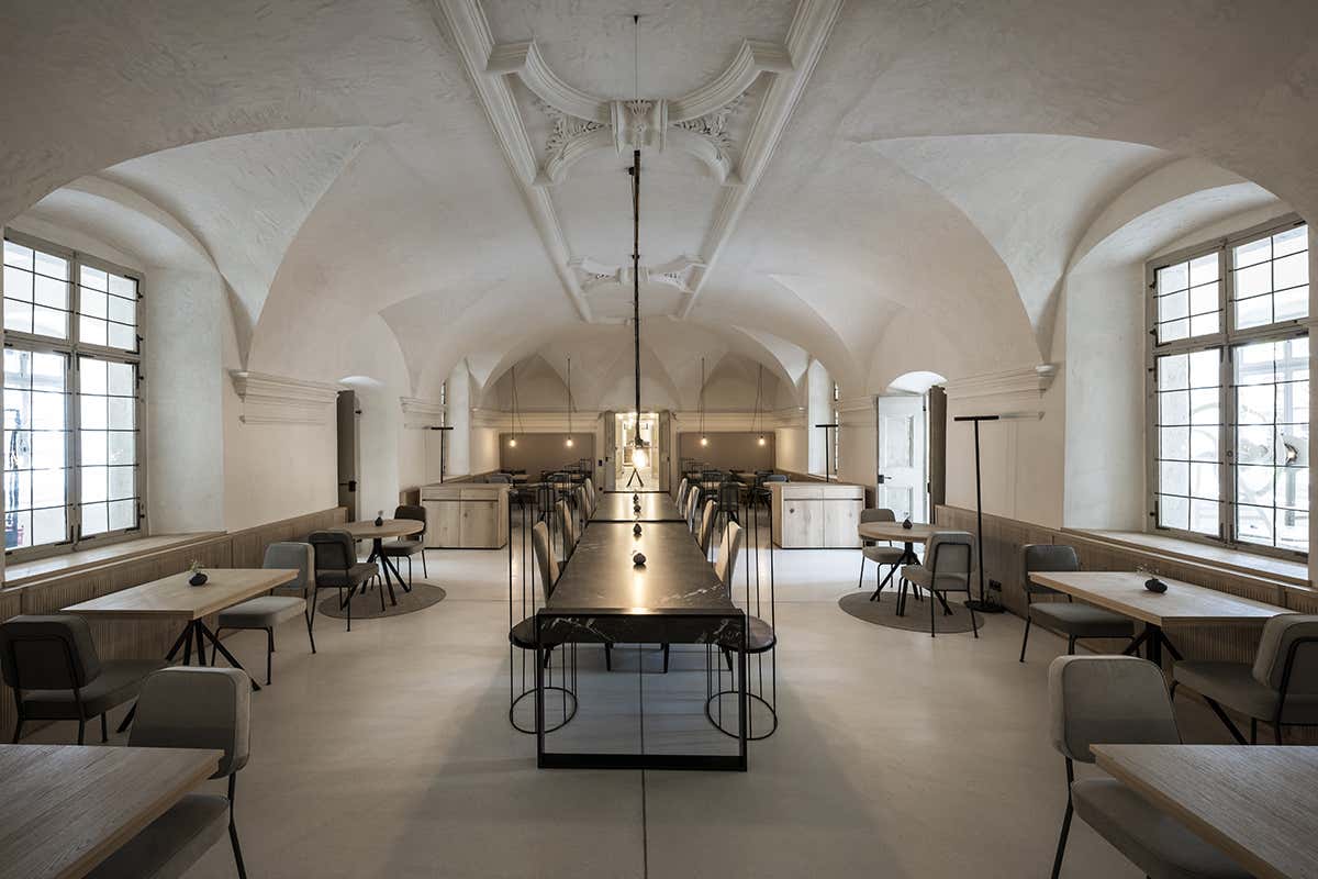 La sala colazione. Foto: Alex Filz L’Arx Vivendi si impara soggiornando in un monastero… di design