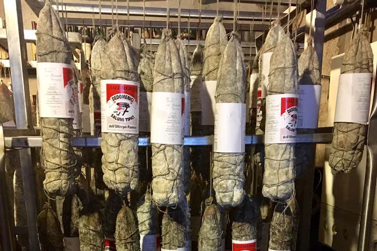 (Salame di Varzi, una perla dell’Oltrepò dalla produzione a un museo dedicato)