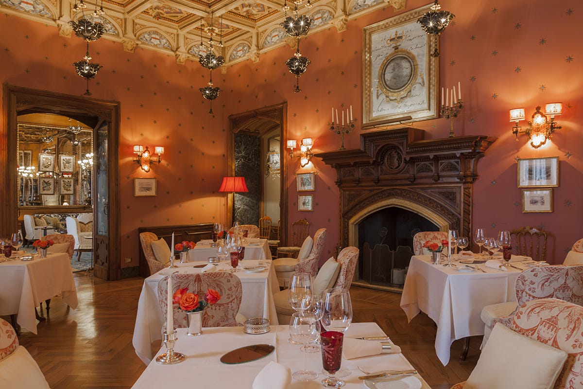 La sala da pranzo Grand Hotel Villa Feltrinelli, incanto stellato affacciato sul Lago di Garda