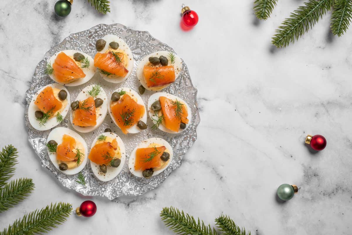  In media una confezione di salmone affumicato a marchio del distributore costa circa 50 euro al chilo Capodanno quanto si spende per il cenone?