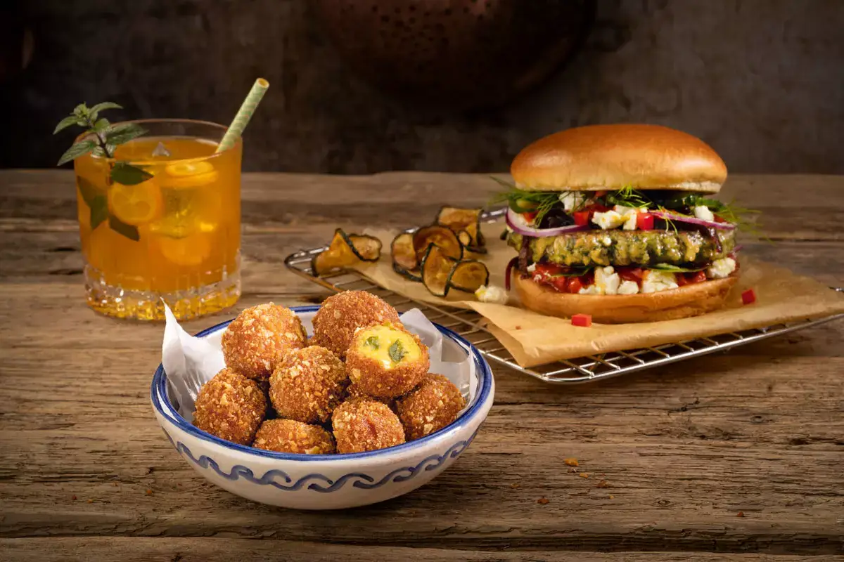 Pickle &amp; Cheese Bites Benvenuti nel mondo verde di Salomon Green!