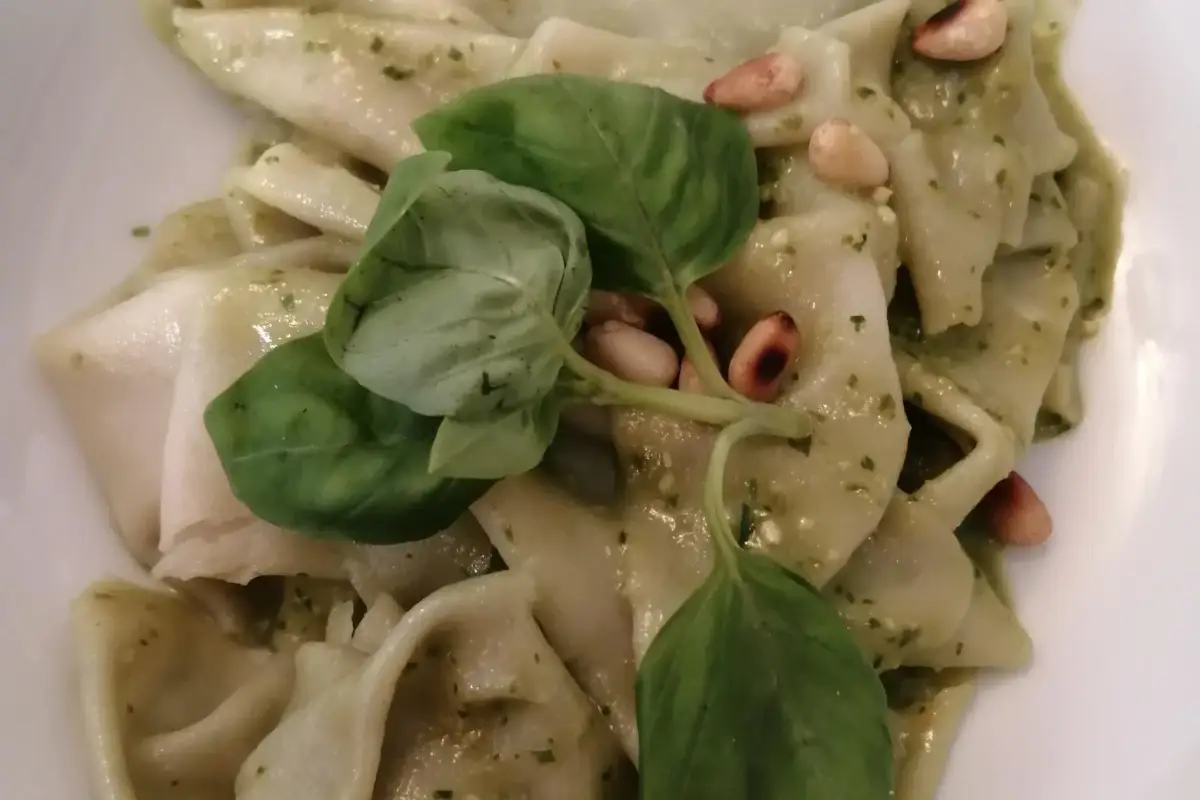 Mandilli al pesto La Focaccia di Recco Igp incontra i salumi piacentini, ecco i “Sapori in Paradiso”