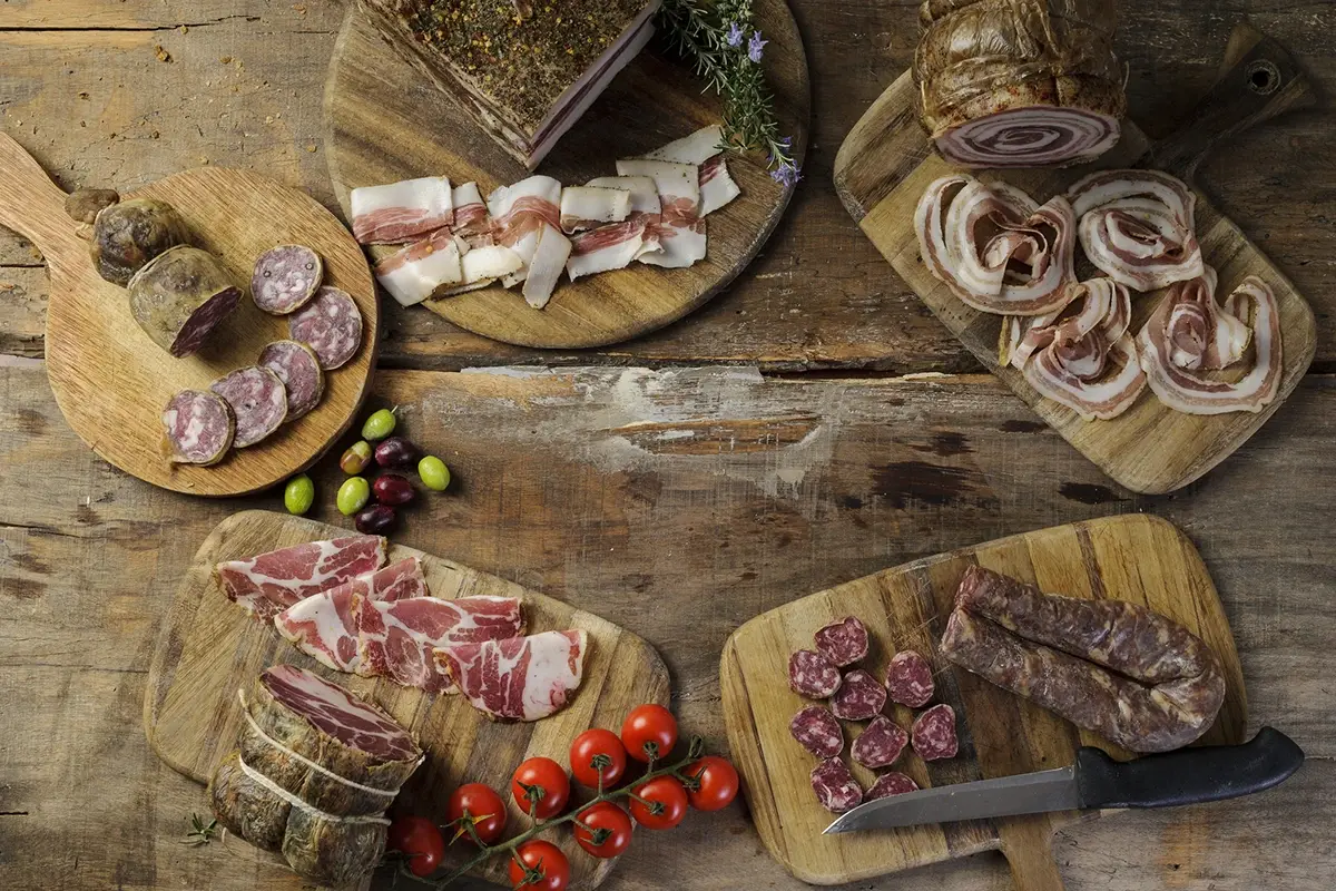 No al cibo sintetico al posto di bistecca, prosciutto, salame e mortadella Coldiretti: Non solo vino, ora l&rsquo;Europa tuteli anche la carne e i salumi italiani