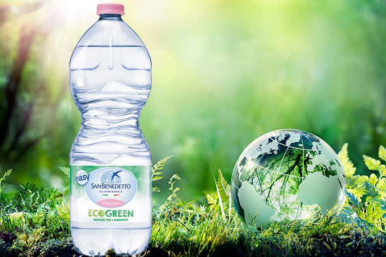 Più praticità, più funzionalità, un nuovo stile - San Benedetto rende più pratica la sua linea di acque Ecogreen Più praticità, più funzionalità, un nuovo stile - San Benedetto rende più pratica la sua linea di acque Ecogreen