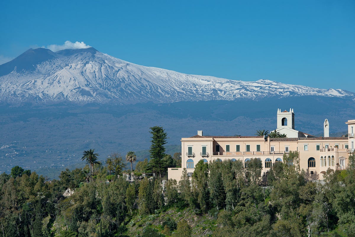 La vista sull'Etna San Domenico Palace, mecca dell’ospitalità e della alta cucina mediterranea