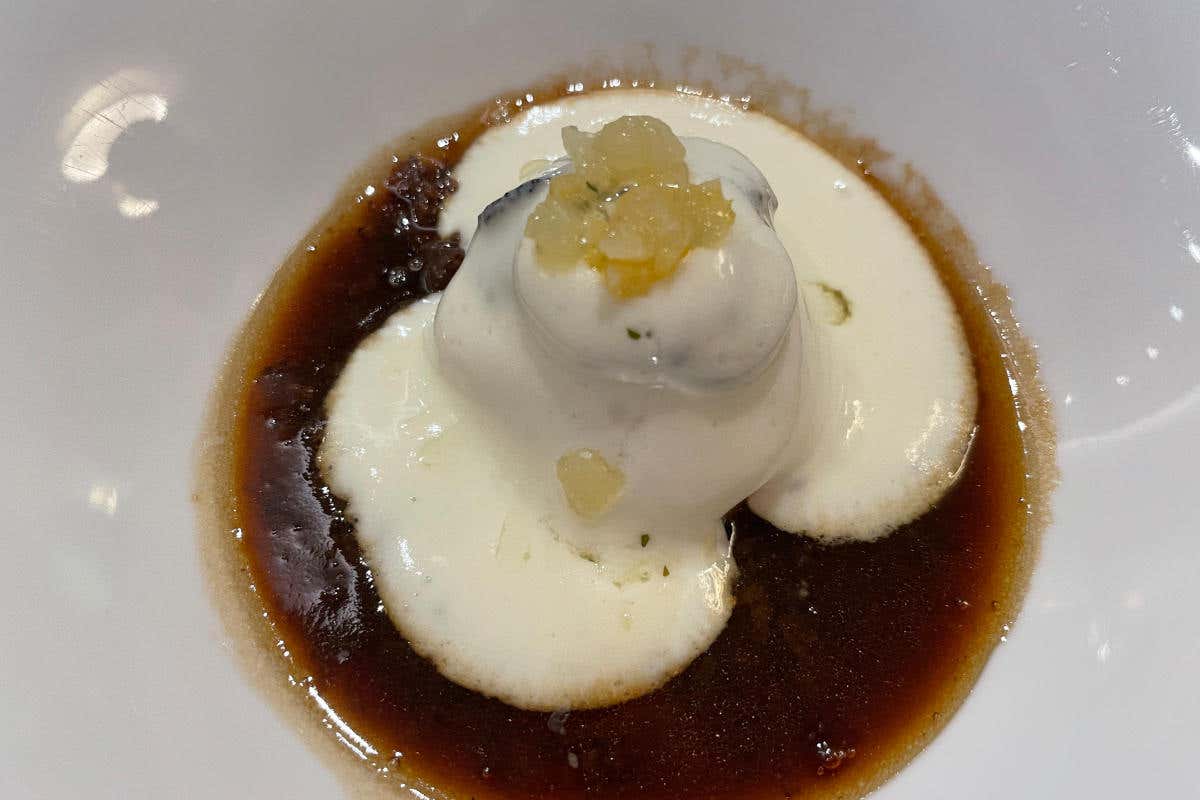 Capesante in crosta di nocciola, midollo,spuma di patate, tartufo nero e gremolada San Giorgio a Genova, l'alta cucina sposa la grande ospitalità