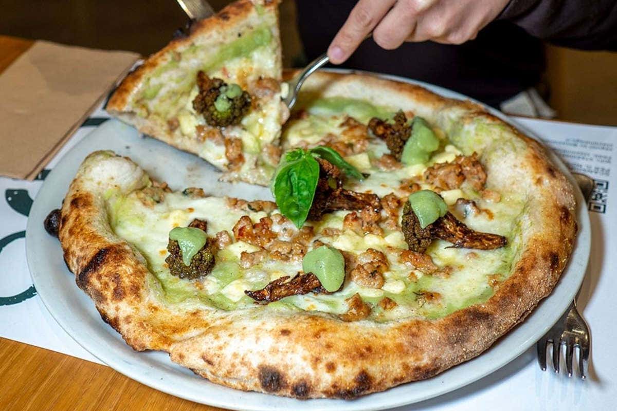 Prossima fermata: Stazione Lago! Tappa a Piana degli Albanesi tra pizza e carne