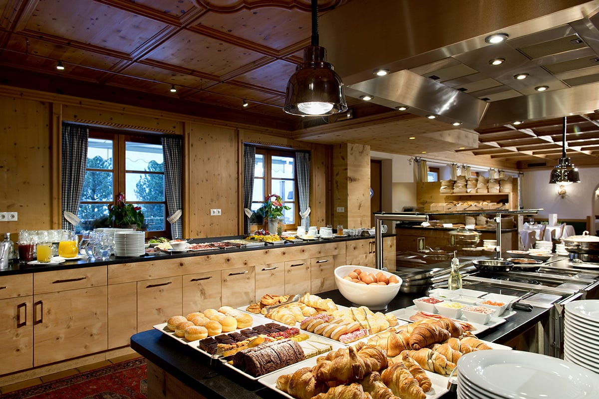 Ricca colazione all'hotel Il Naturhotel Leitlhof è l'hotel più sostenibile d'Europa
