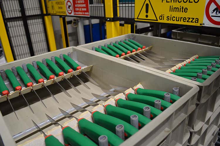 Per tagli impeccabili, si deve scegliere il giusto coltello