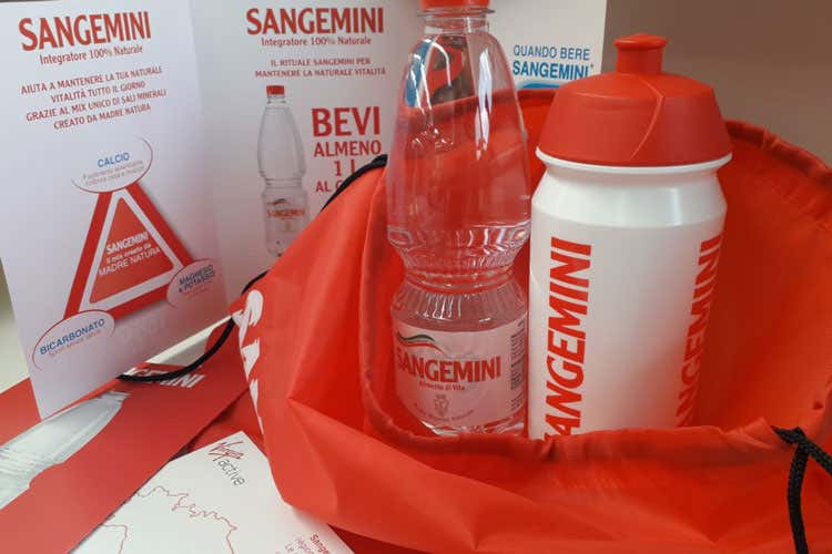 (Acqua Sangemini partner di Virgin Active conferma il suo impegno per gli sportivi) (Acqua Sangemini partner di Virgin Active conferma il suo impegno per gli sportivi)