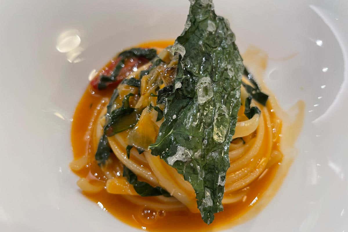 Linguina in zuppa di pesce di scoglio cavolo nero e ginger  San Giorgio a Genova, l'alta cucina sposa la grande ospitalità