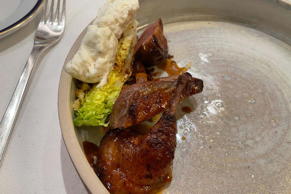 Caesar salad di piccione petto e coscetta arrostiti, insalata Caesar  San Giorgio a Genova, l'alta cucina sposa la grande ospitalità
