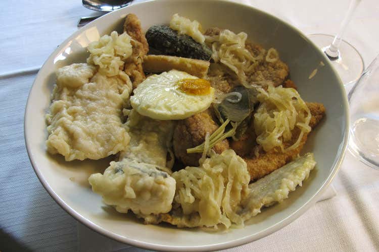 I piatti fanno parte del menu dello chef Paolo Ribotto - Cene private in camera al San Giors Via il letto, arrivano tavoli e sedie