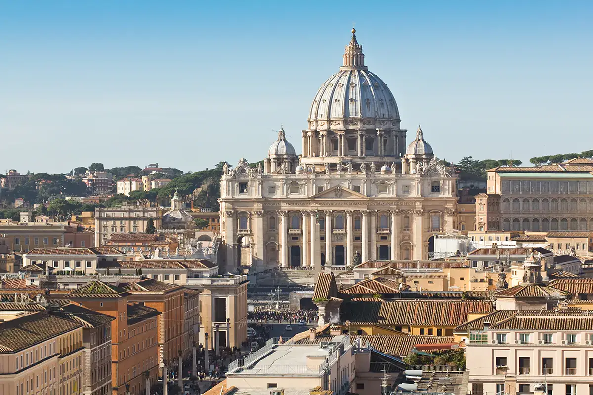 La Basilica di San Pietro Il Papa ha il green pass, ma per partecipare all'udienza generale non serve